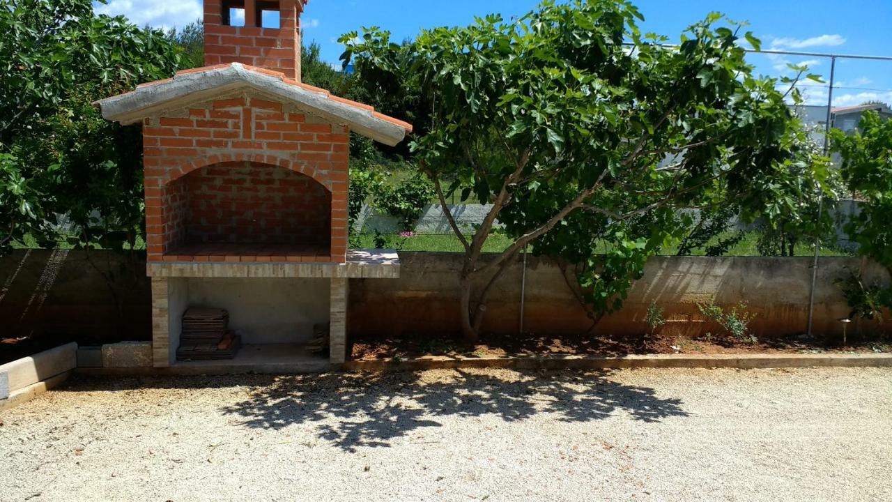 Apartments Matkovic Vir Exterior photo
